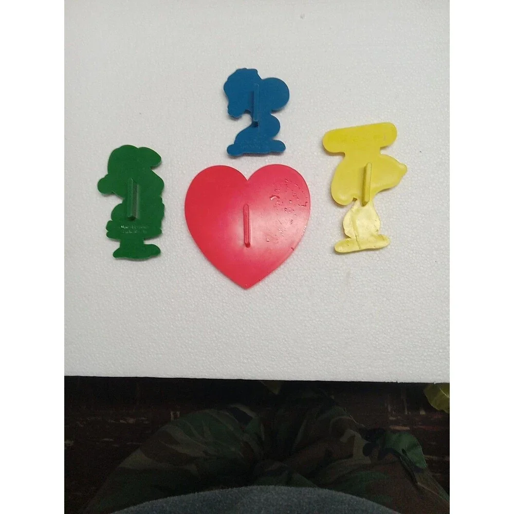 Vintage LOT OF 4 SNOOPY COOKIE CUTTERS Peanuts Plastic  lot 3